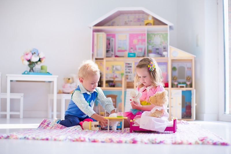 Children sharing toys